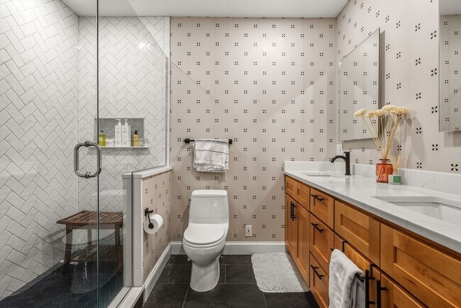 Building Photo - 753 E Broadway