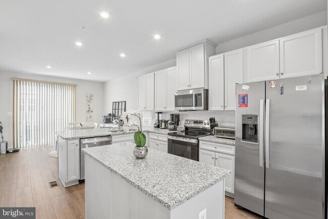 Building Photo - 158 Woodgate Cir