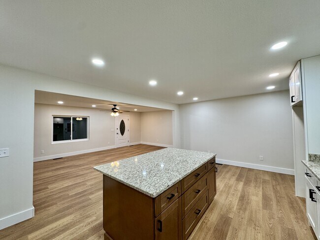 Building Photo - 195 Ritchey Rd