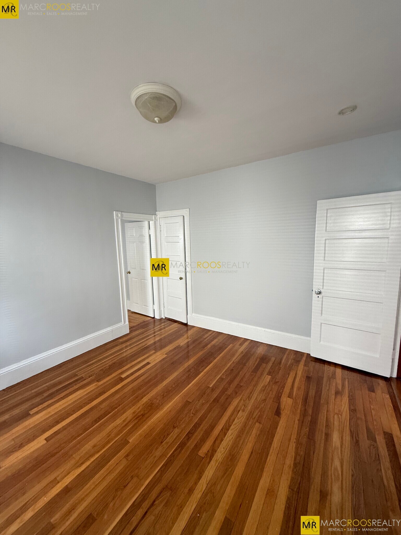 Building Photo - 68 Willow Ave