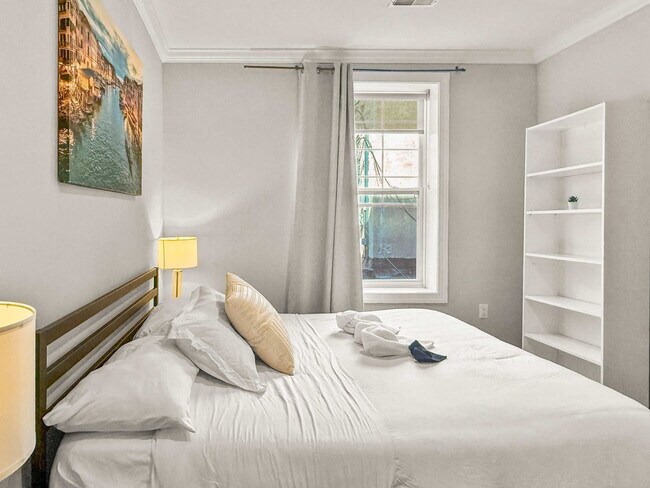 Building Photo - 606 S 2nd St