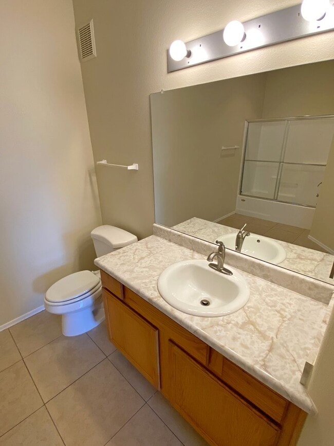 Building Photo - MAY MOVE IN SPECIAL - 1 Bedroom 1 Bath in ...