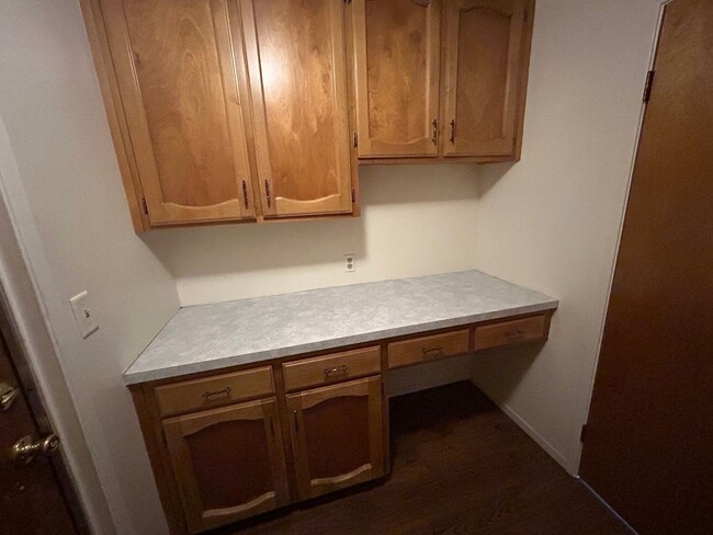 Building Photo - 1846 N Selina Ct