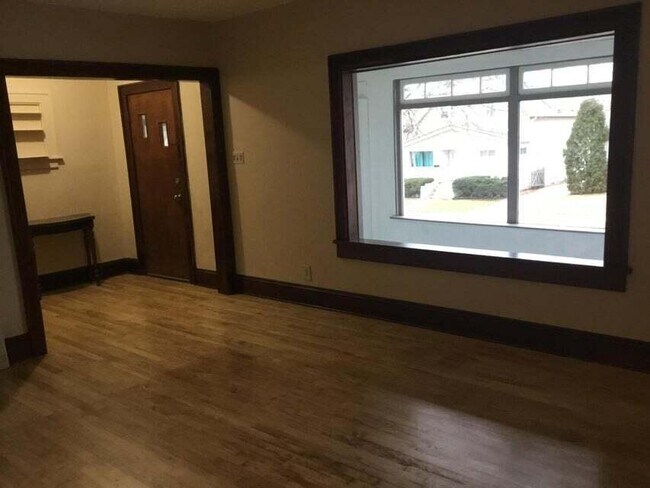 Building Photo - 6111 W St Paul Ave