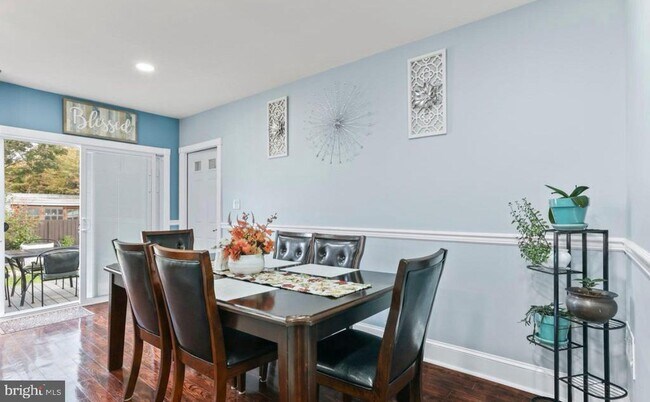 Building Photo - 234 Howell St