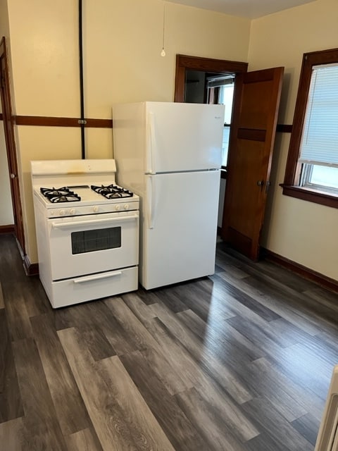 Building Photo - 1659 N Warren Ave