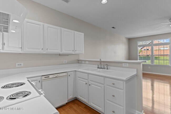 Building Photo - 903 Shelton Ct