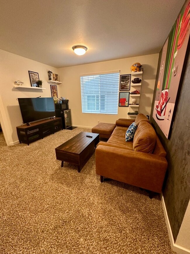 Building Photo - GORGEOUS HOME IN HIGHLY DESIRABLE BANNING LEWIS RANCH - Security Deposit Waiver Available