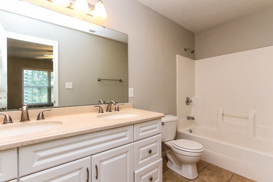 Building Photo - 1555 Sanner Dr