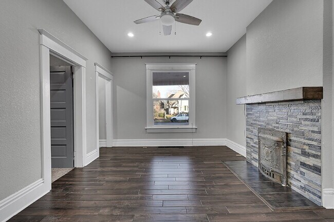 Building Photo - $3,140.95, $300 off the first month's rent, 4 Beds - 2 Bath, Single Family Home in Denver with Wa...