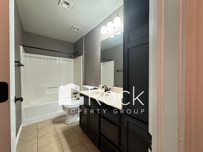 Building Photo - 4 Bedroom Home in Moore