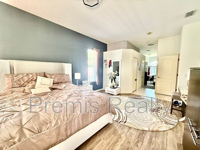 Building Photo - 431 Denise St