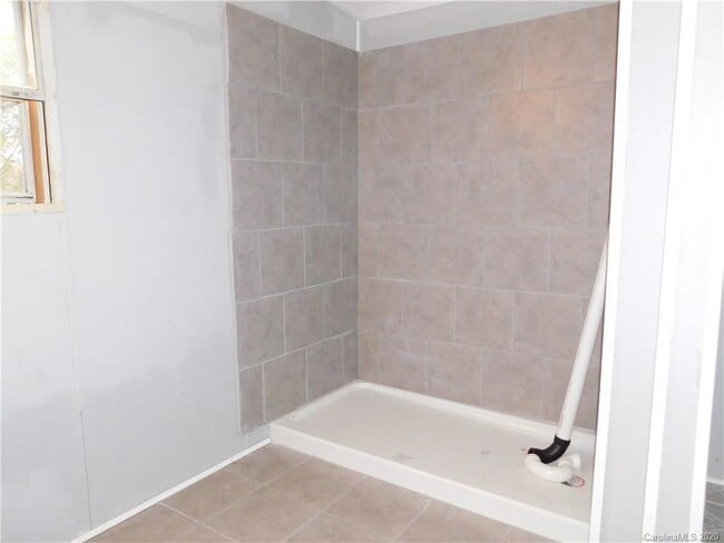 Building Photo - 710 Lowland Dairy Rd