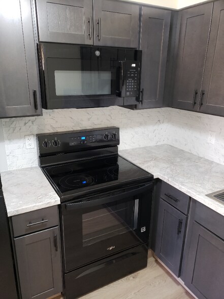 Primary Photo - 1119 Farnsworth Ave