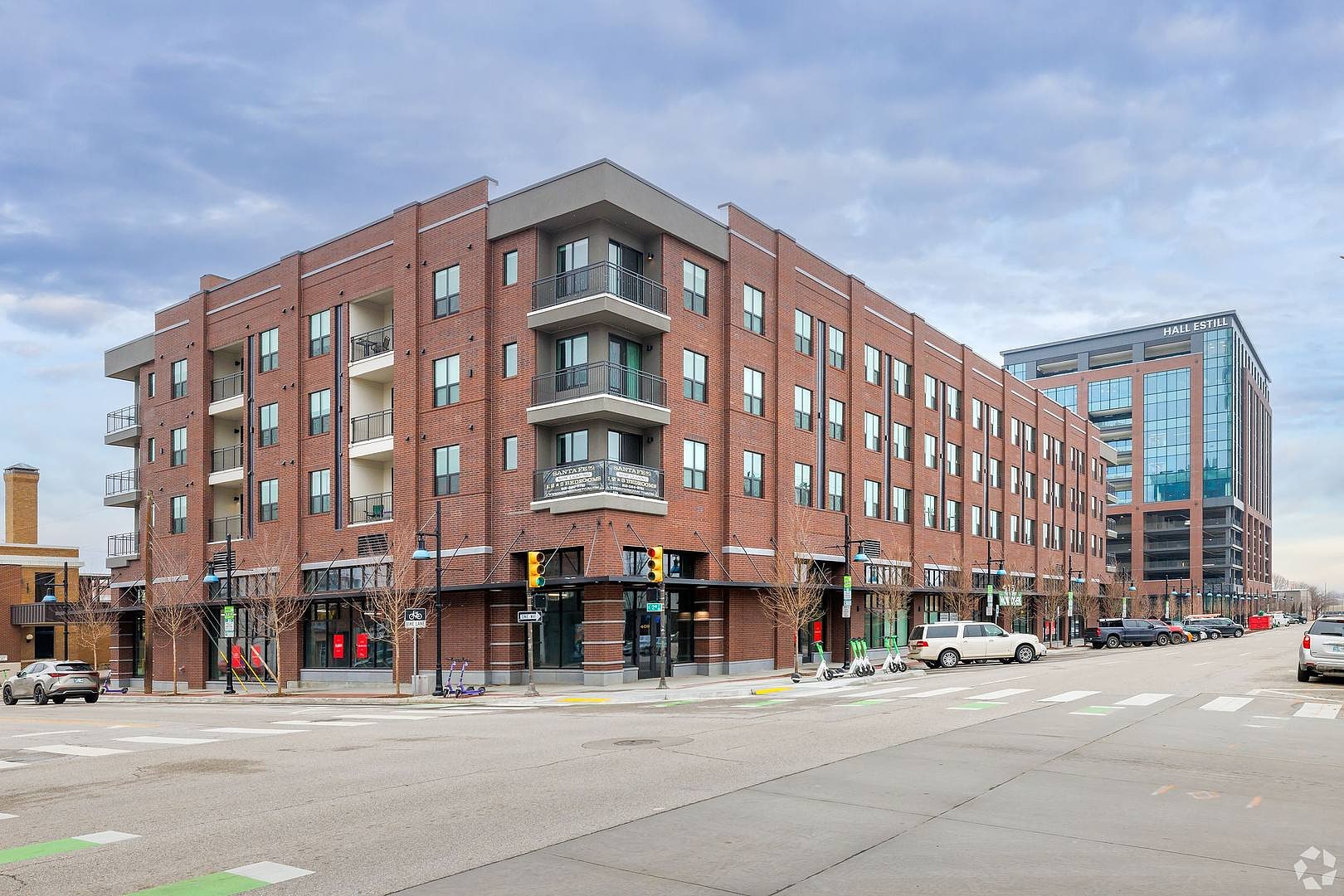 Building Photo - 415 E 2nd St S