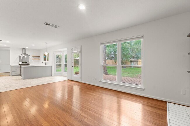 Building Photo - 28 Silver Elm Pl