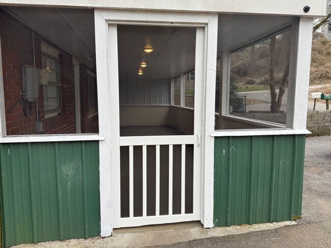 Building Photo - Springdale A