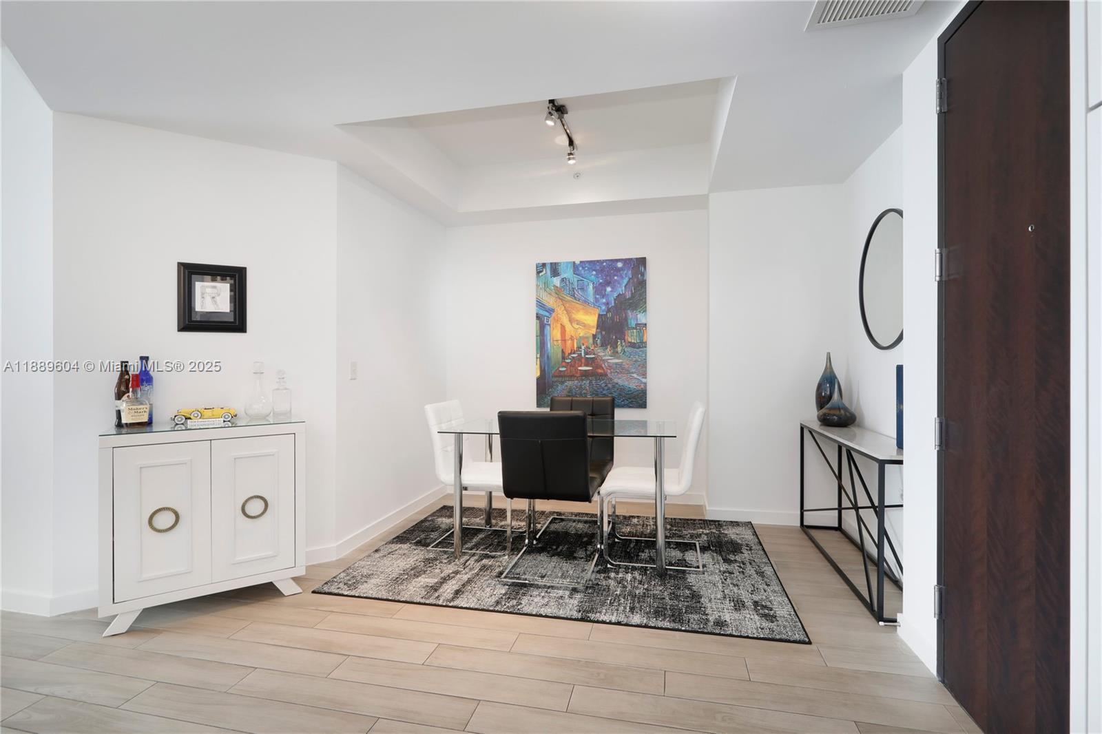 Building Photo - 999 SW 1st Ave