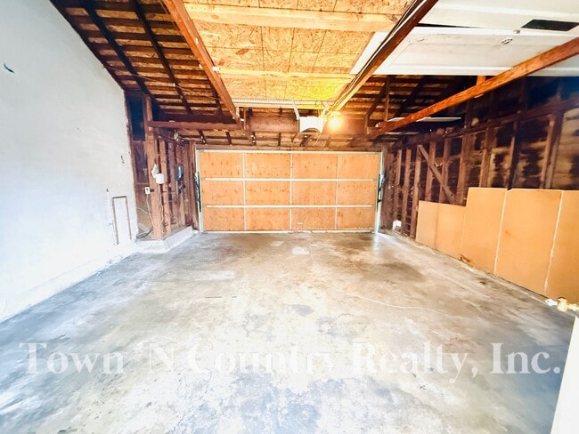 Building Photo - Beautifully Updated 3-Bedroom Home in Sout...