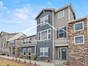 Building Photo - Modern 3-Bed + Office. Multi-Level Townhou...