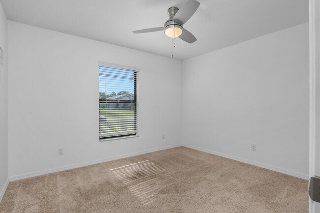Building Photo - NOW AVAILABLE - 3/2 with 2 Car Garage in Mirror Lakes!