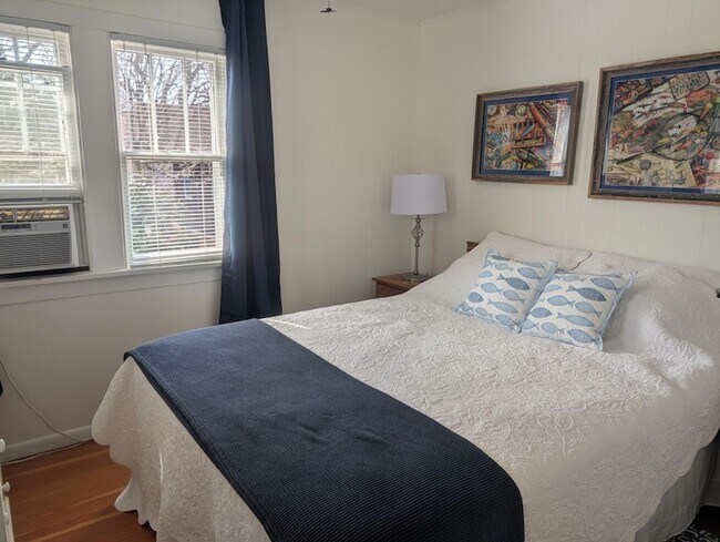 Building Photo - 1415 S Shore Dr