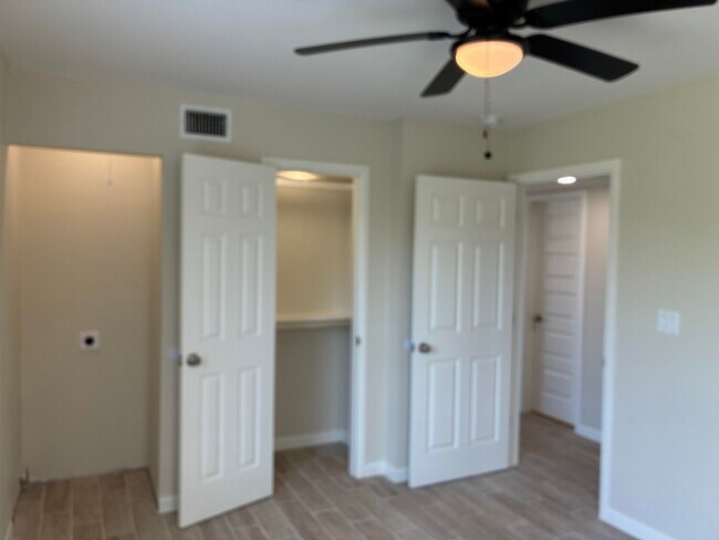 Building Photo - 705 Bustamante St