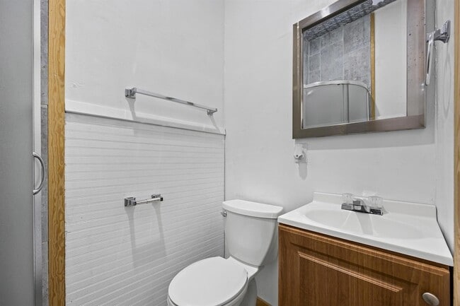 Building Photo - 1418 Kingshill Dr