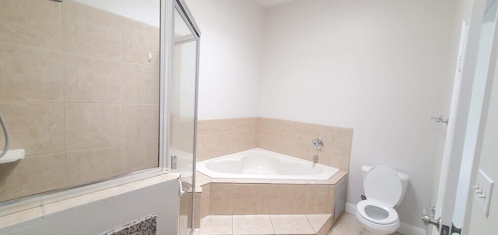 Building Photo - 1614 W 146th St