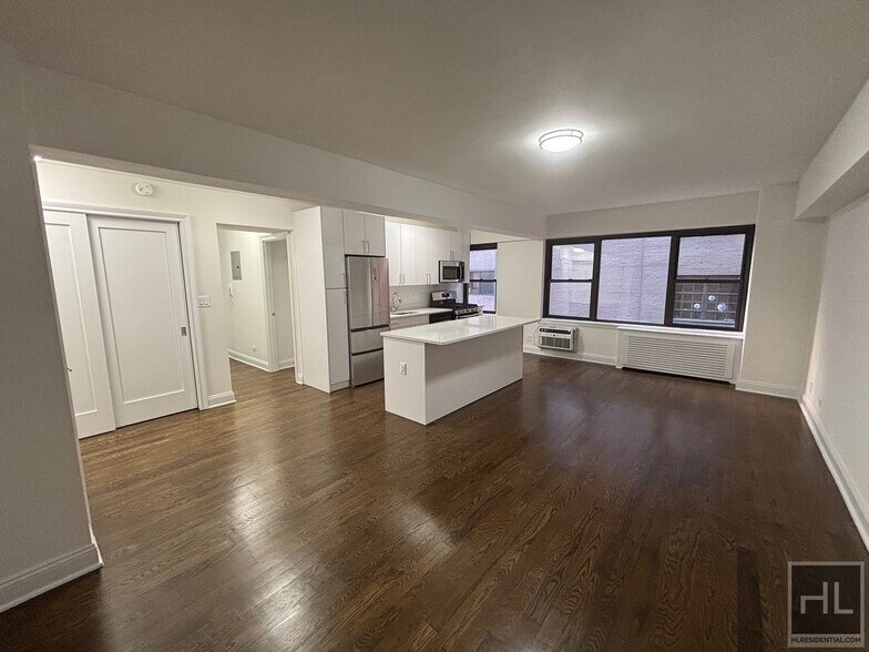 Primary Photo - EAST 57 STREET