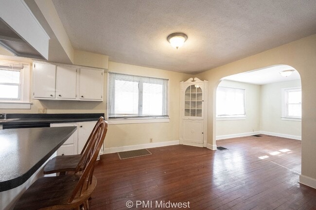 Building Photo - "Charming 2-Bed Home with Gleaming Hardwoo...