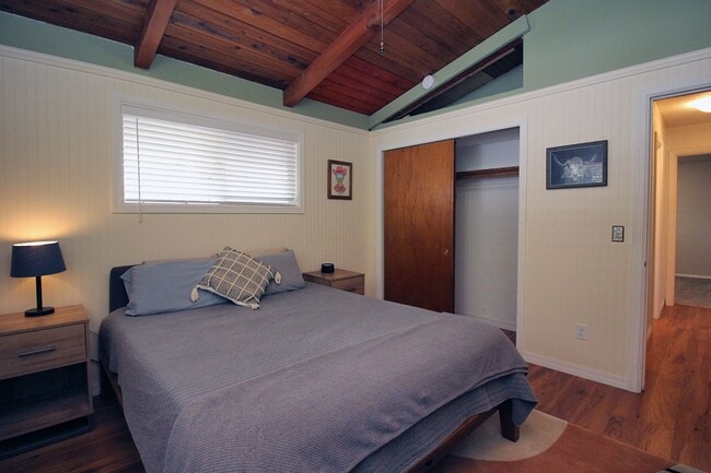 Building Photo - 11330 SW Tigard St