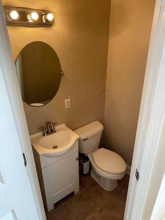Building Photo - 2BD/1.5BA One Block Off St Charles Ave.