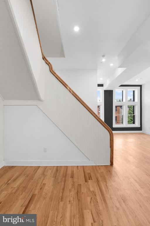 Building Photo - 1221 N 4th St