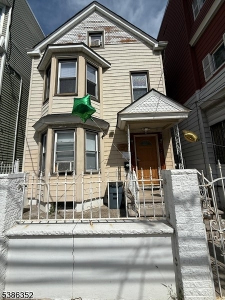 Primary Photo - 21 Elliott St