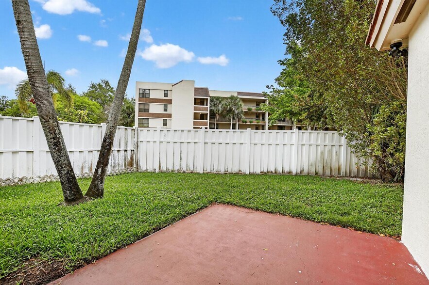 Building Photo - 7524 NW 1st Pl