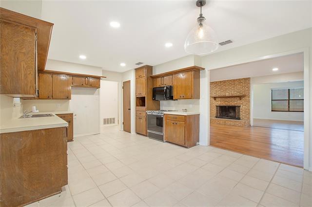Building Photo - 150 Oak Dr
