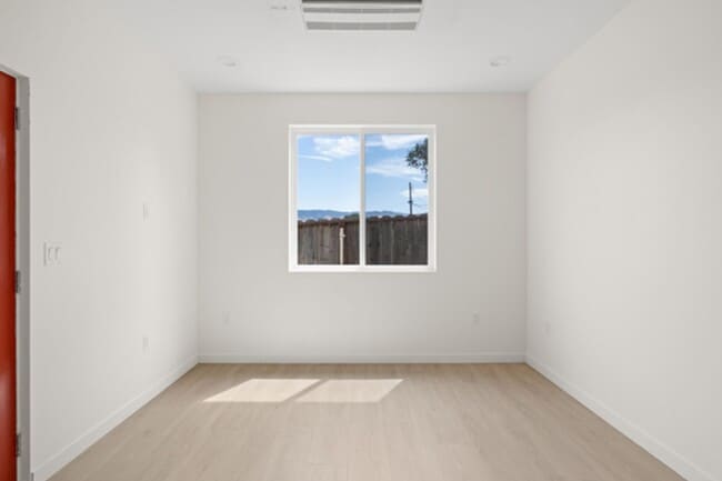 Building Photo - 291 Ramona Dr