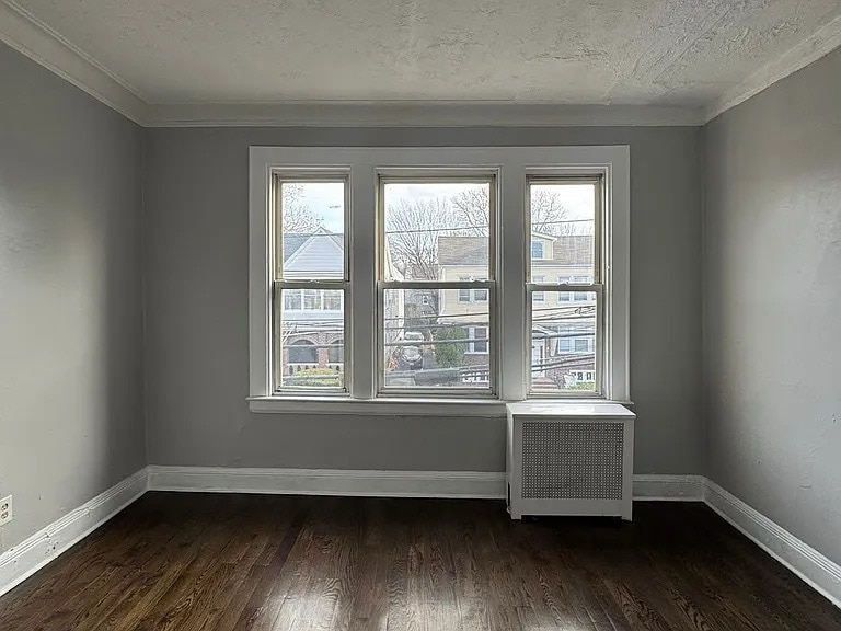 Building Photo - 416-418-418 Leslie St