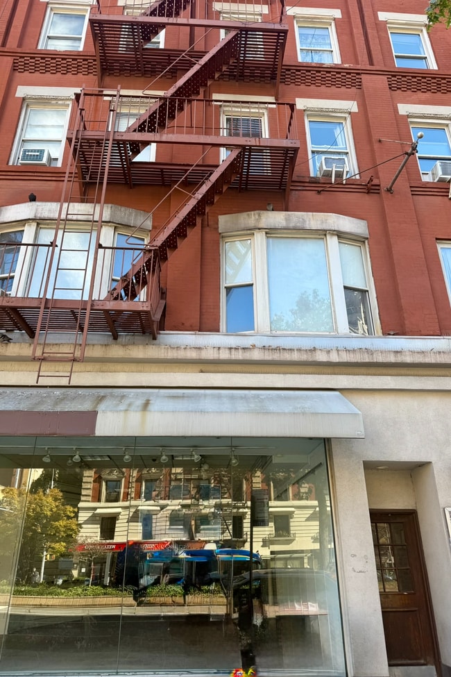 Building Photo - 2274 Broadway