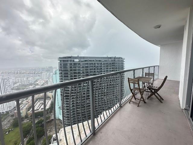 Building Photo - 1750 N Bayshore Dr