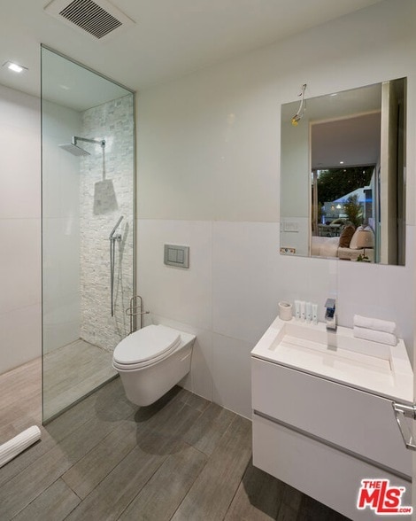 Building Photo - 7080 Mulholland Dr