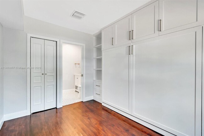 Building Photo - 2180 SW 24th St