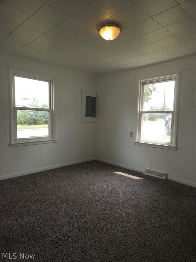 Building Photo - 4660 Darrow Rd