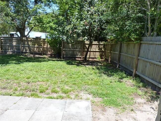 Building Photo - 2528 Elderberry Dr