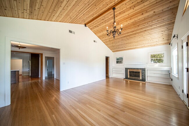 Building Photo - 5123 Townsend Ave