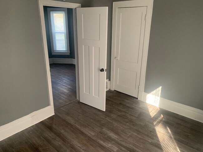 Building Photo - 3 Bed 1 Bath Home