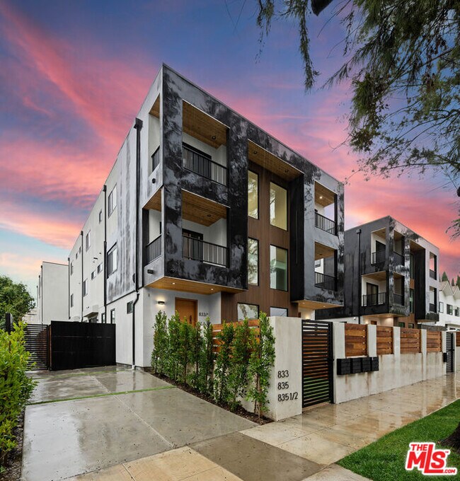 Building Photo - 835 N McCadden Pl