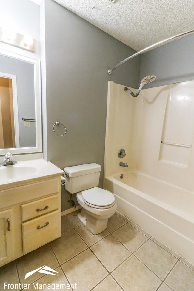 Building Photo - Stunning single-family home in West Manhat...