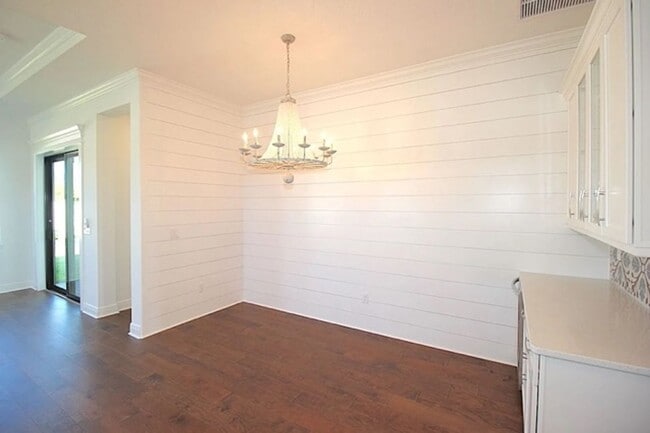 Building Photo - Coastal Living in Marina del Palma?!